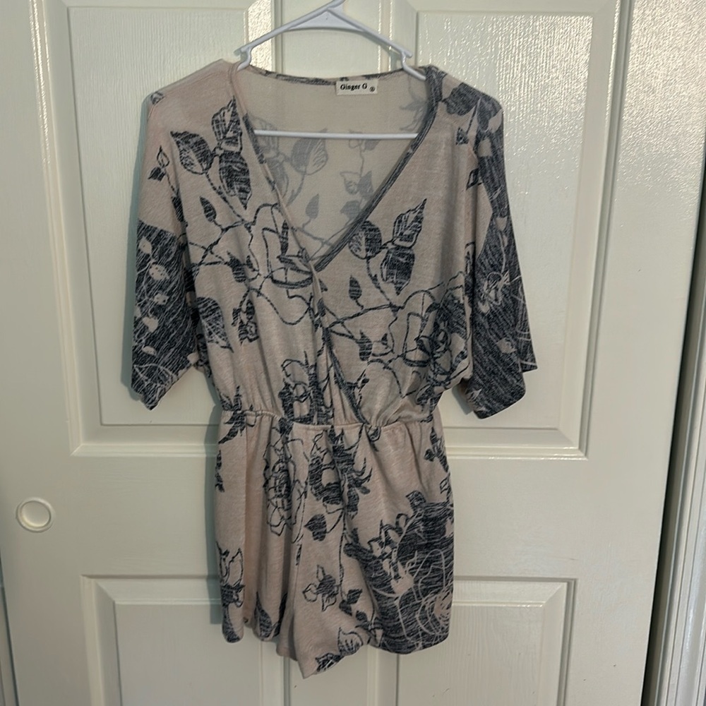 Ginger G size Small. One piece shorts romper